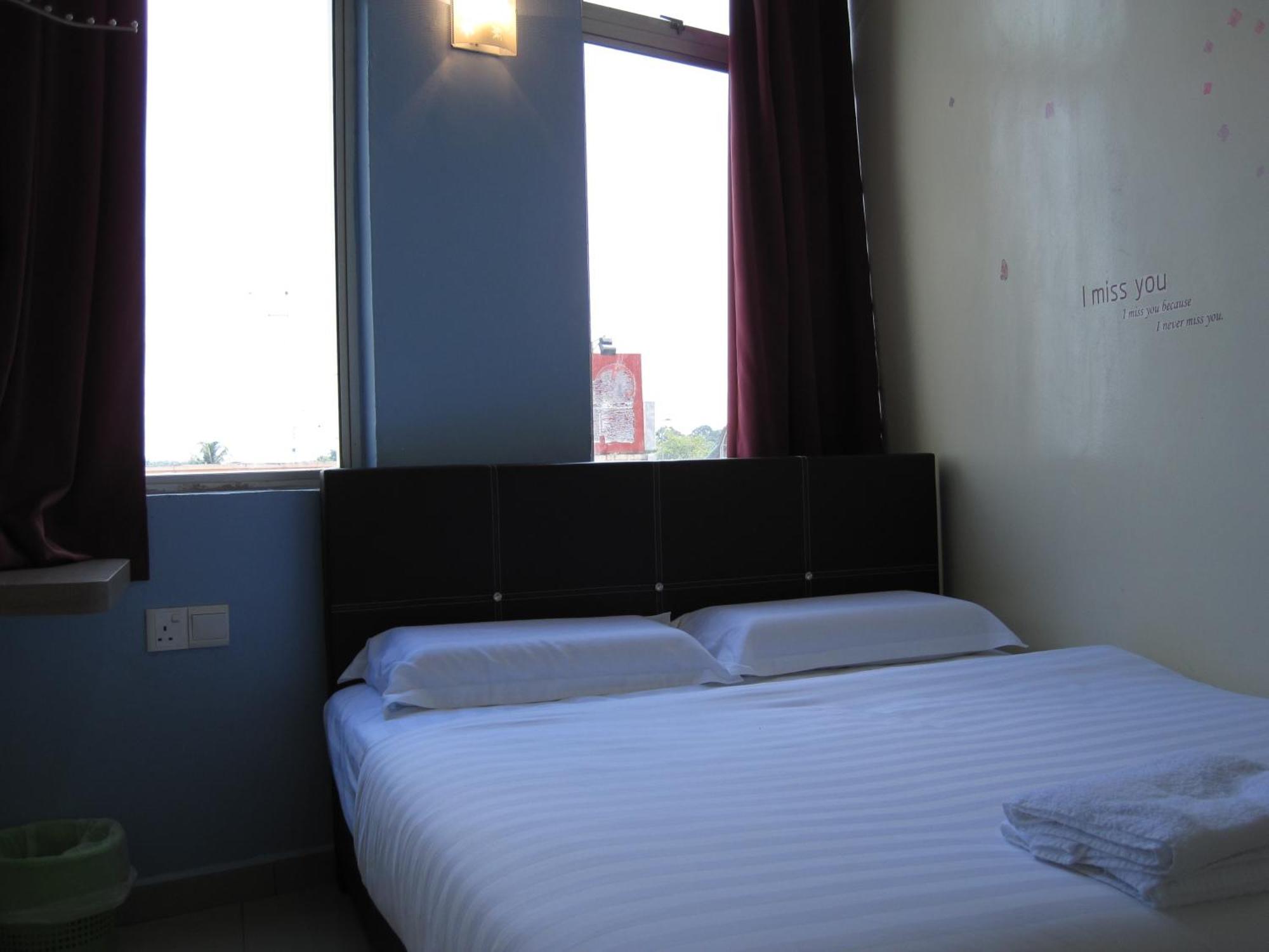 Max Inn Hotel Parit Raja Ruang foto