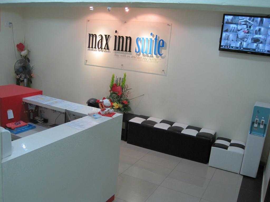 Max Inn Hotel Parit Raja Bagian luar foto
