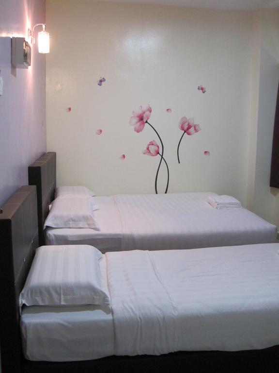 Max Inn Hotel Parit Raja Bagian luar foto