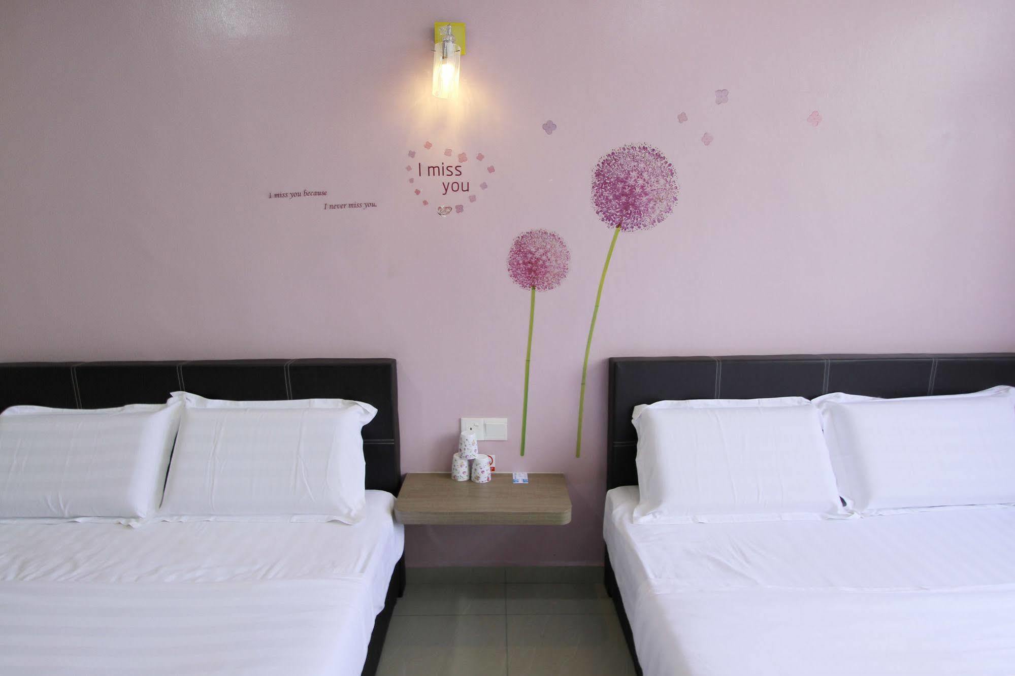 Max Inn Hotel Parit Raja Bagian luar foto