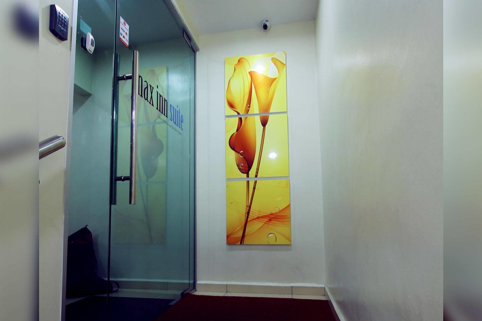 Max Inn Hotel Parit Raja Bagian luar foto
