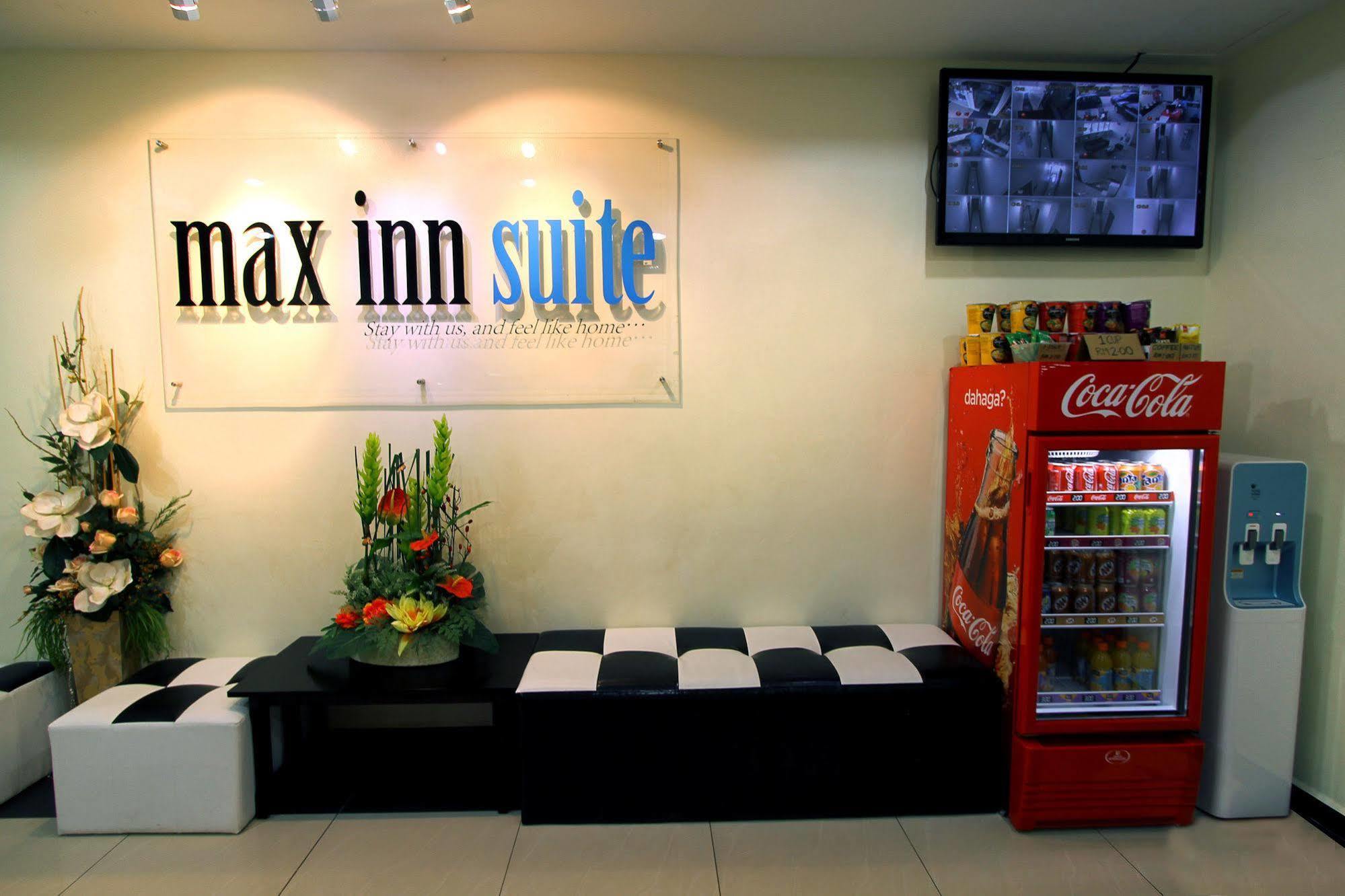 Max Inn Hotel Parit Raja Bagian luar foto